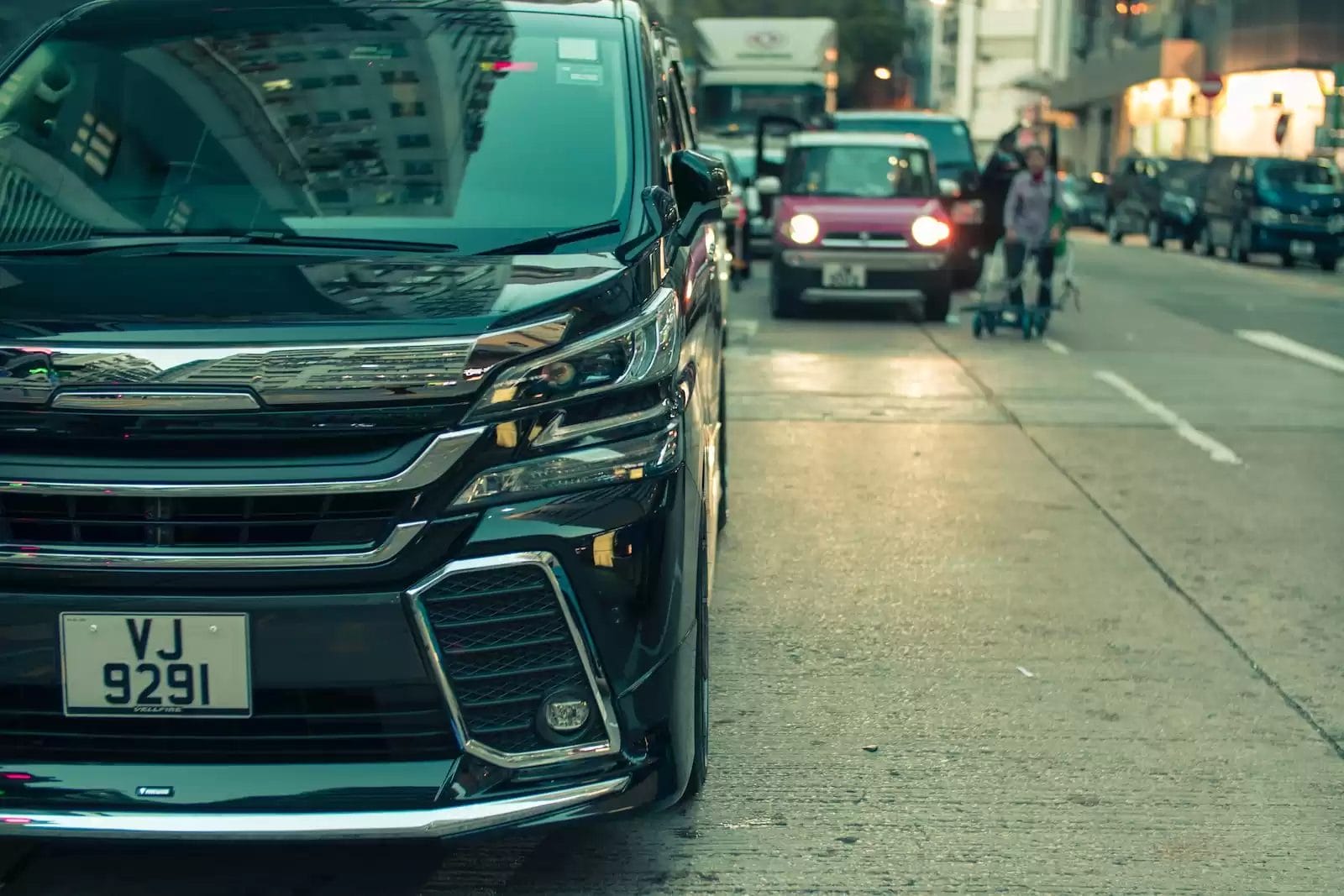 Alphard vs Delica: Pertempuran Dua Raksasa di Segmen MPV Premium