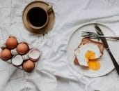 Resep Membuat Telur Setengah Matang: Berapa Menit Memasaknya?