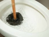 Mengatasi WC Mampet dengan Soda Api: 4 Cara yang Efektif